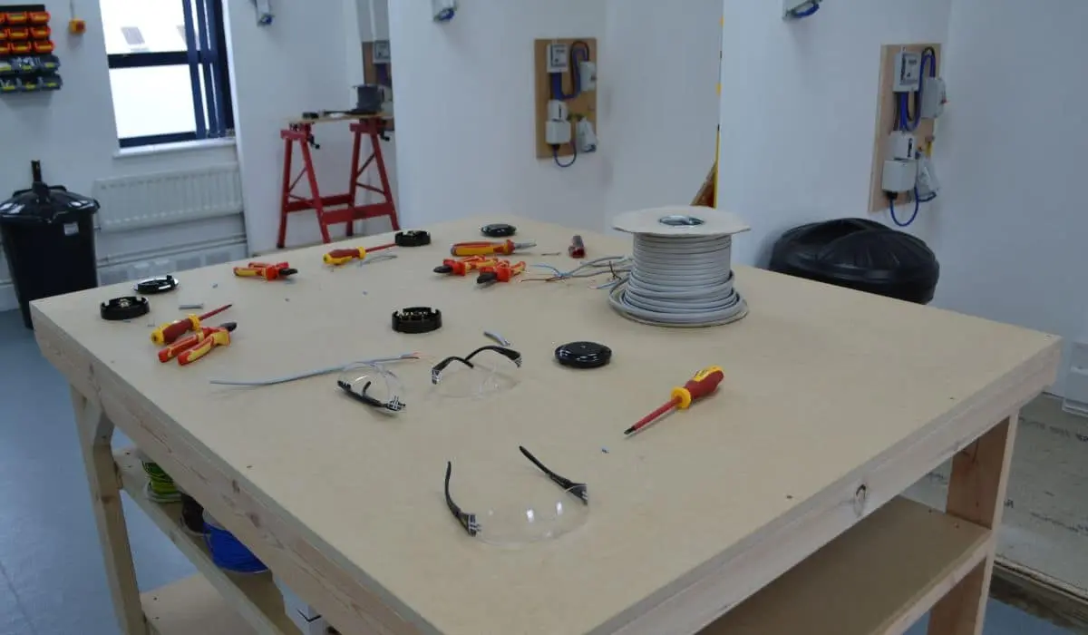 Electrician-training-workbench-with-tools-and-cable-reel